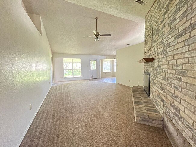 Building Photo - 360 Virtual Tour Available