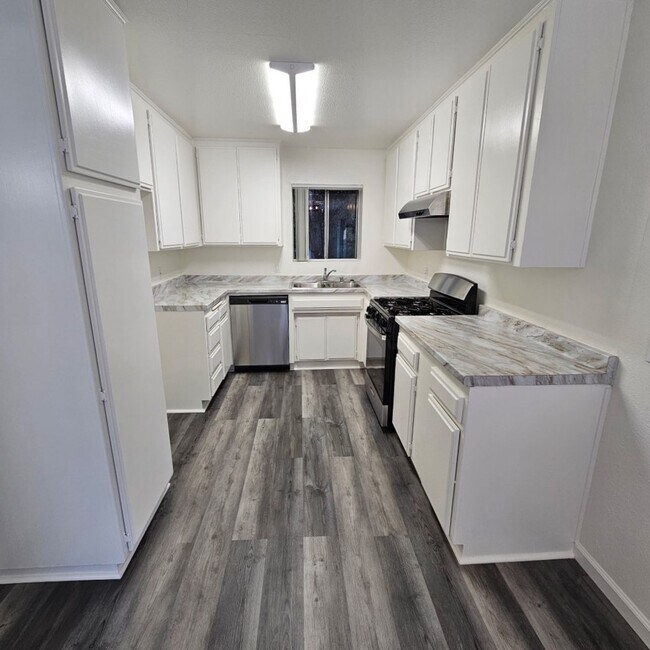 Foto del edificio - 10770 Palms Blvd