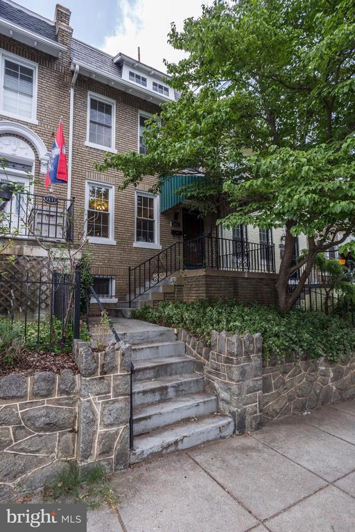 Building Photo - 1015 Quebec Place NW