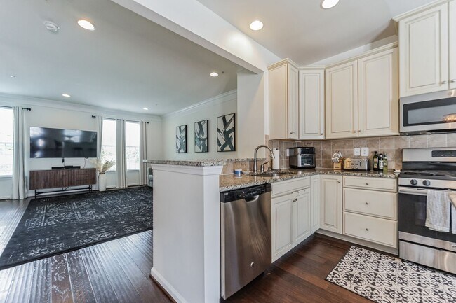 Foto del edificio - Beautiful 3 bed 2.5 bath townhouse for ren...