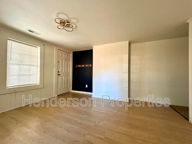 Foto del edificio - 532 E Iredell Ave