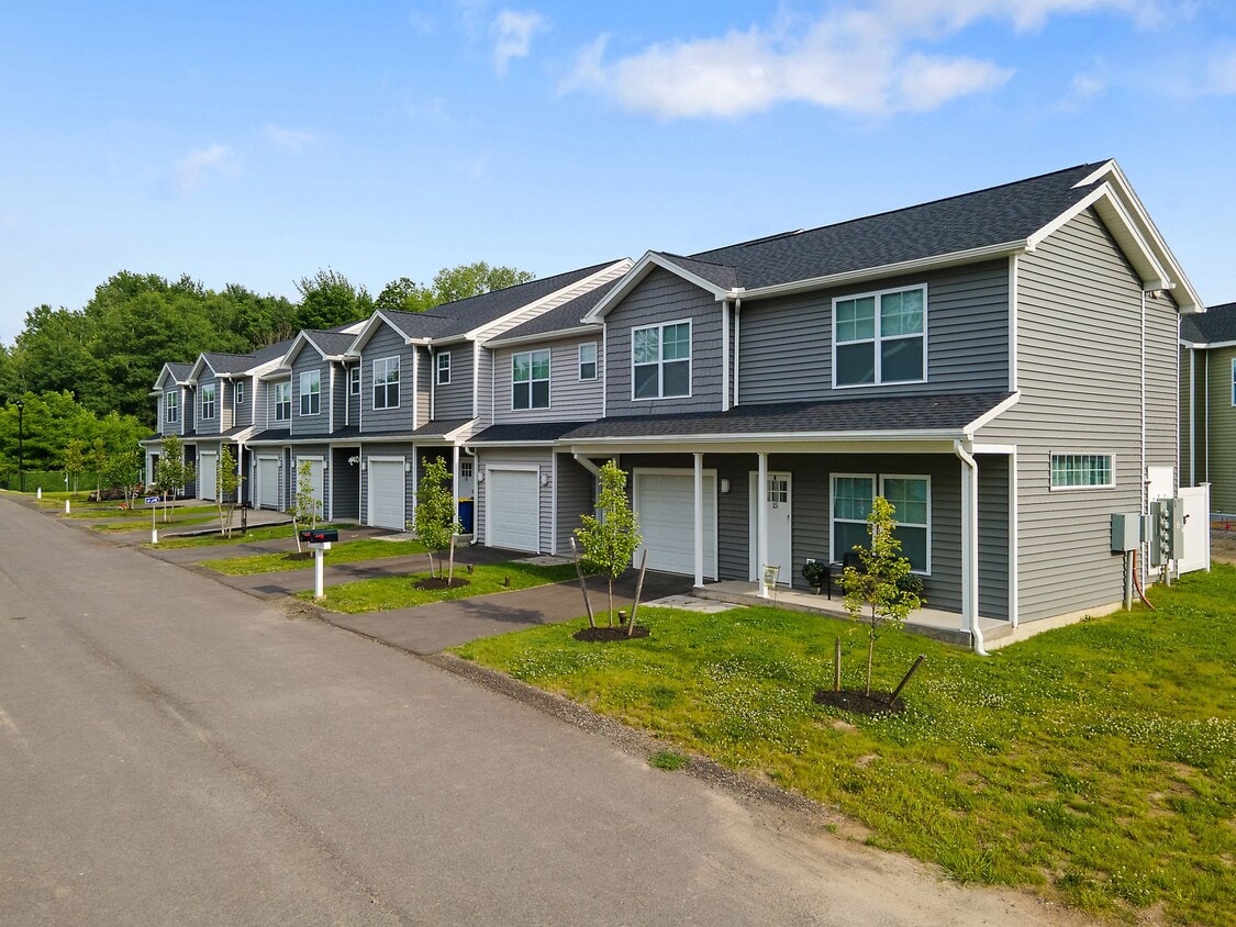 Primary Photo - Marion Gardens Townhomes - New Baldwinsvil...
