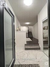 Building Photo - 211 Vivant St