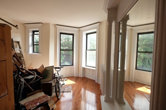 Building Photo - 400 8th St