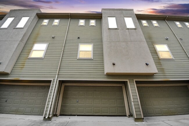 Building Photo - 1403 Delano St