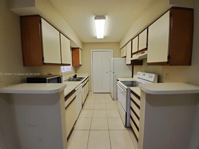Foto del edificio - 833 Riverside Dr