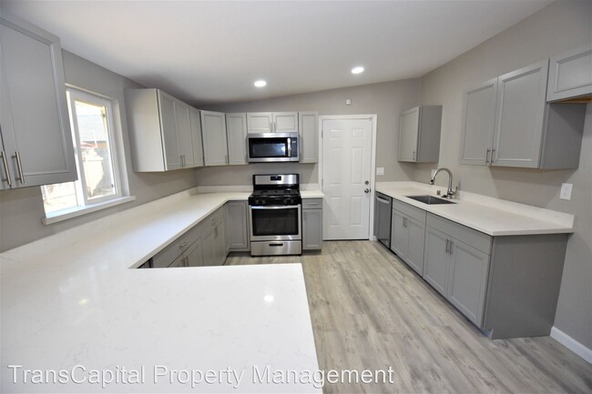 Building Photo - 3 br, 1 bath House - 923 Cummins Way