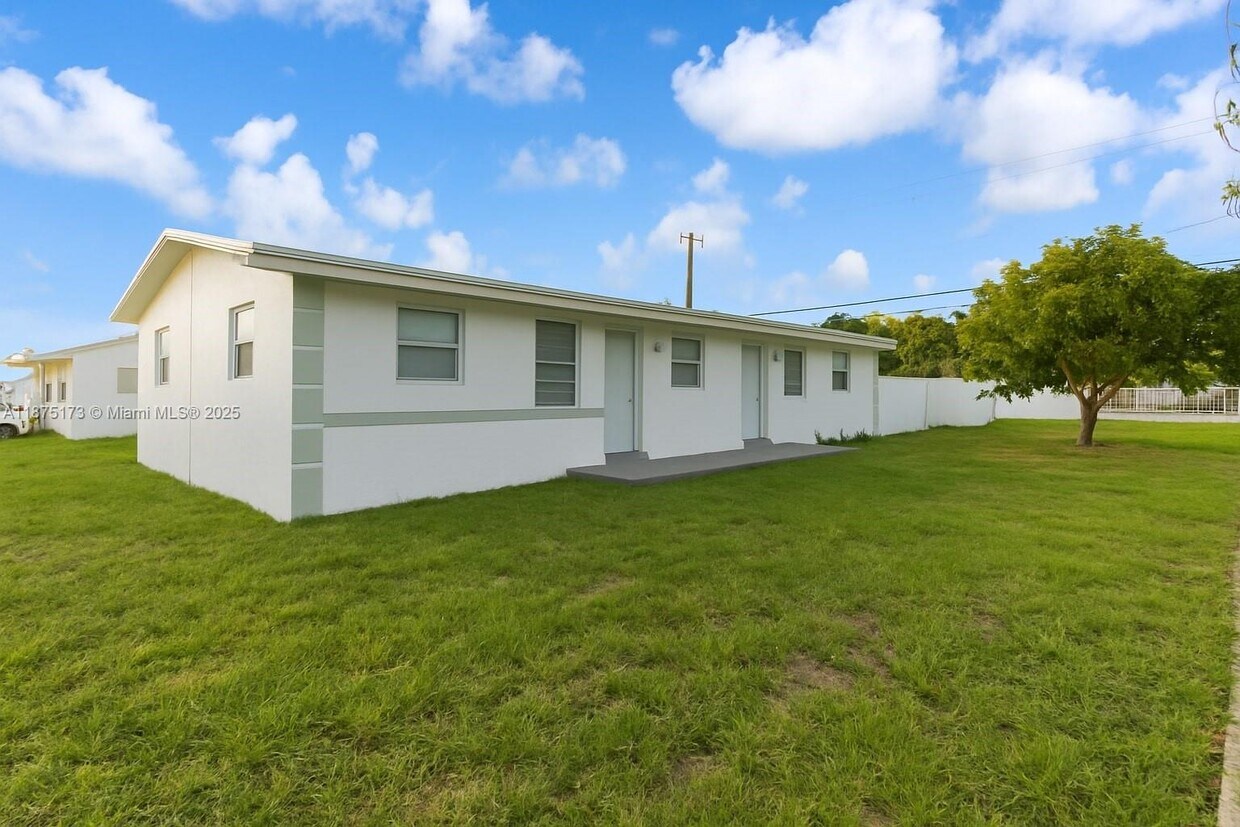 Foto principal - 18350 SW 105th Ave