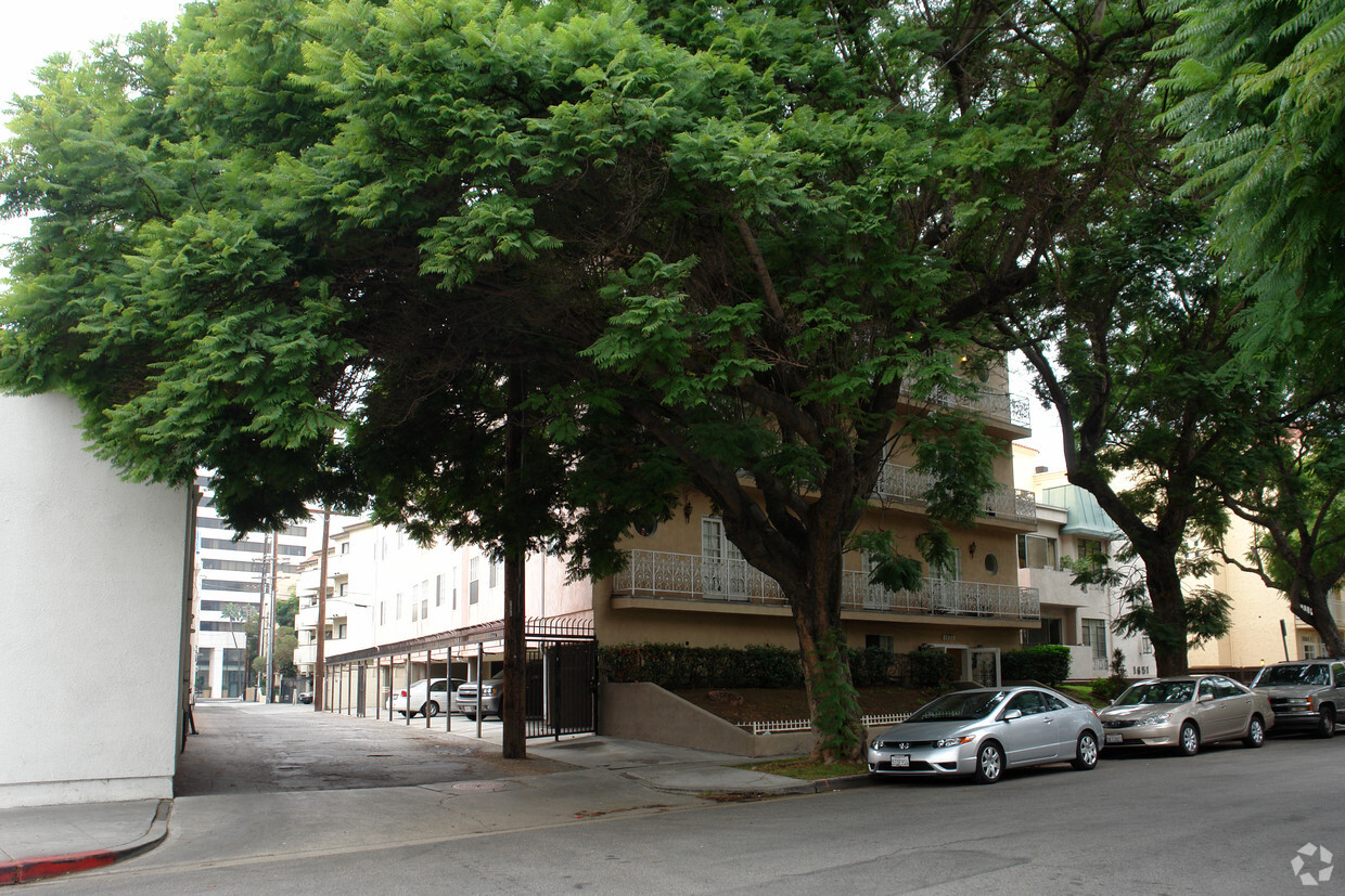 Foto del edificio - 1655 Camden Avenue