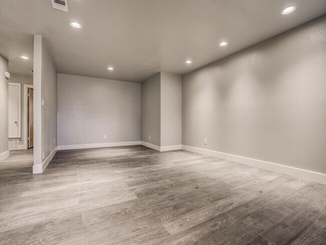 Foto del edificio - 10743 Lake Gardens Dr