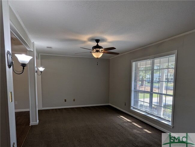 Building Photo - 406 Hickory St