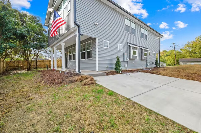 Building Photo - Room in Townhome on Mobley St