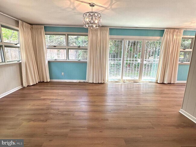 Building Photo - 12400 Deloraine Cir