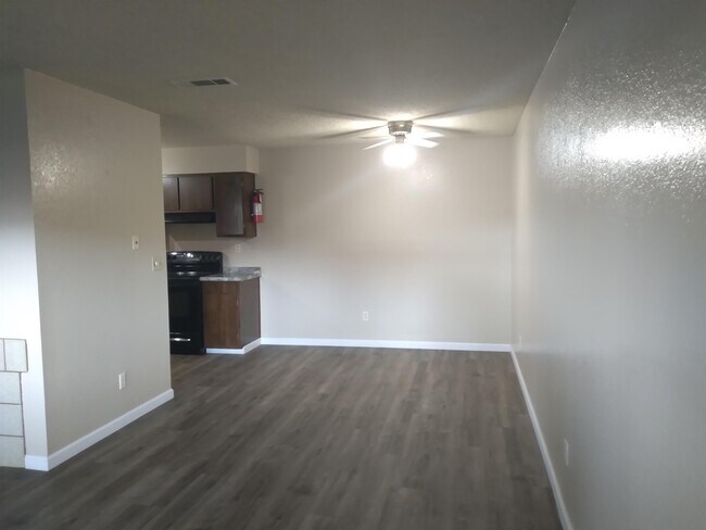 Foto del edificio - 4504 N Valentine Ave