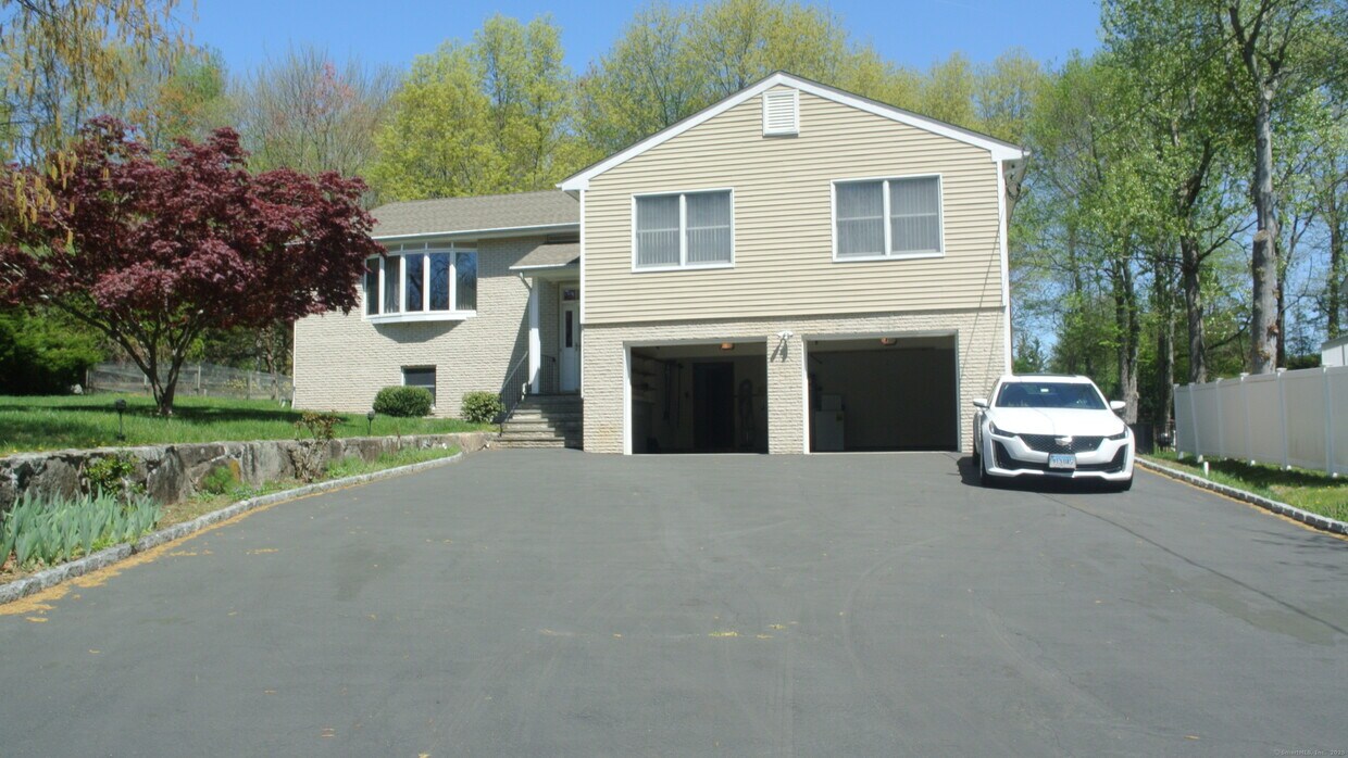 Foto principal - 302 Westwood Rd