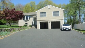 Building Photo - 302 Westwood Rd