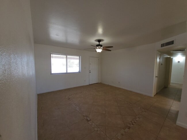 Photo - EXCELLENT VALUE ON THE PHOENIX/TEMPE BORDER! House