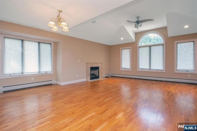 Photo - 470 Chestnut St Apartment