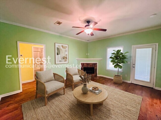 Foto del edificio - 3 Bed/2 Bath Home with Garage / Pet-Friendly / Vouchers Accepted / Available Now!