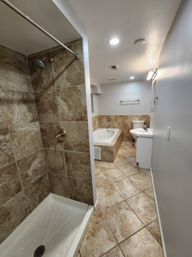 Foto del edificio - 1530 E 65th Pl
