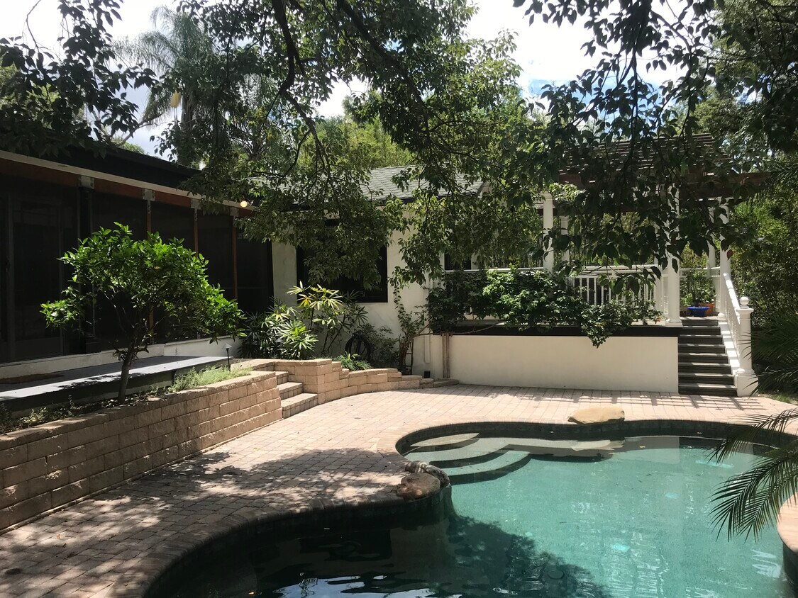 Foto principal - 241 W Lake Sue Ave