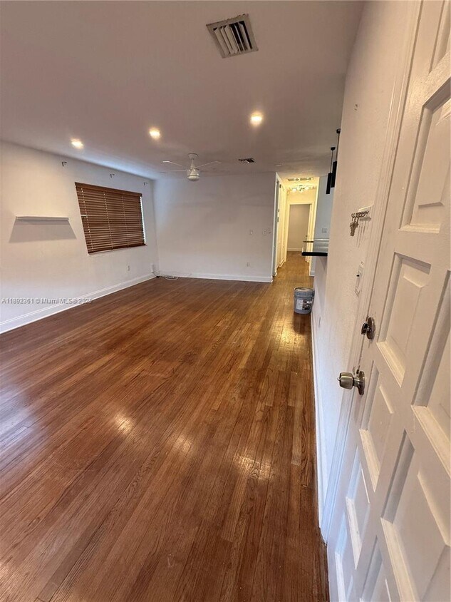 Foto principal - 3630 SW 14th St
