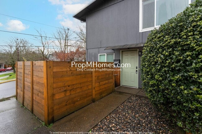 Foto del edificio - Updated One Bedroom w/ Amazing St Johns Views!