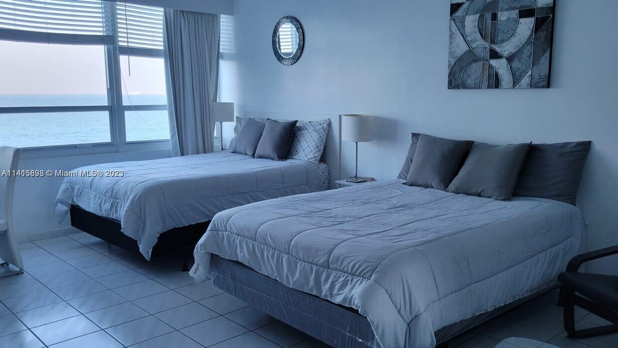 Foto principal - 5445 Collins Ave