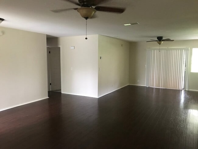 Building Photo - Come see this beautiful 3/2 1243 sq ft home