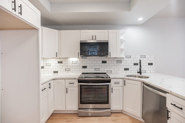 Building Photo - 5611 Arlington St