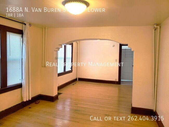 Building Photo - 1686-1688 N Van Buren St