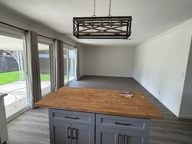 Building Photo - 524 Gonzales Dr