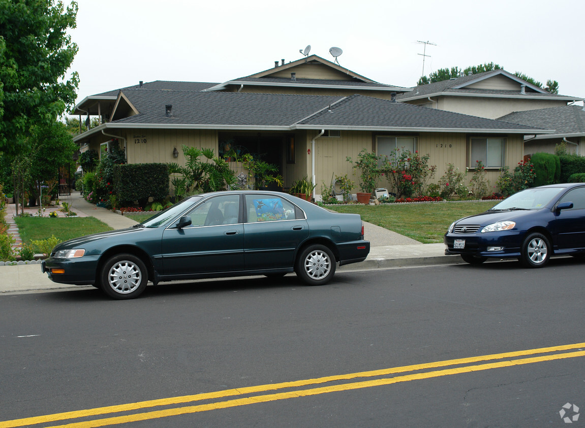 Primary Photo - 1210 Halford Ave