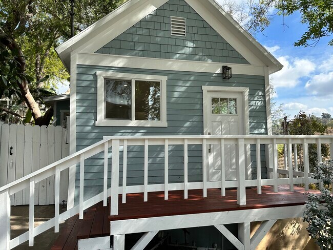 Front House - 1621 Ewing St