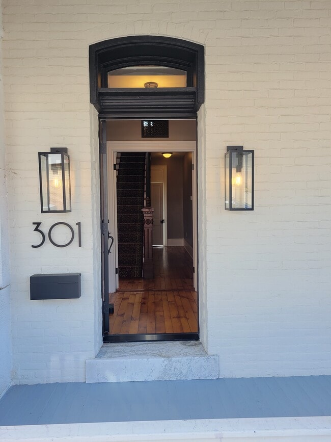 Foto del edificio - 301 N 1st St