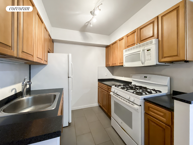 Building Photo - 150 W 111th St