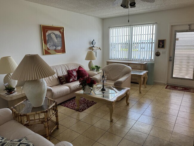 Foto del edificio - 4040 Exeter C