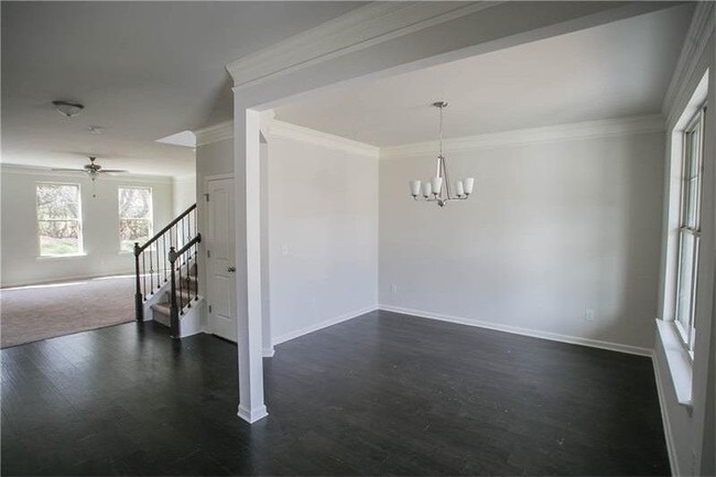 Building Photo - 2445 Overlook Ave