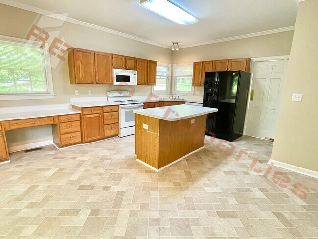 Foto del edificio - Great Location! 4 Bedroom 2.5 Bath 2 Car G...
