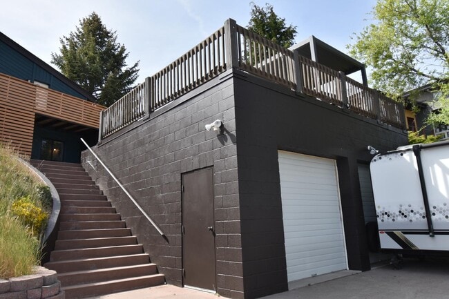 Building Photo - 1641 Ridgecrest Dr