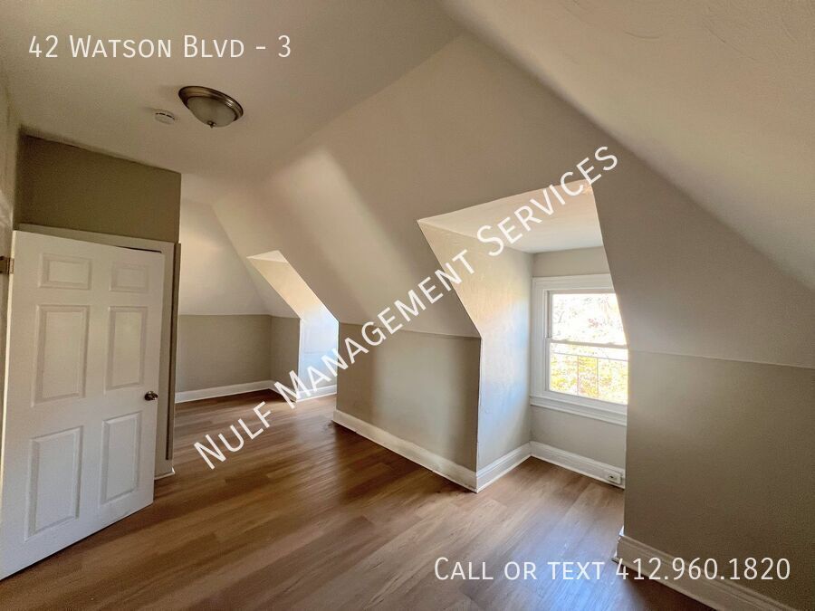 Foto del edificio - 42 Watson Blvd