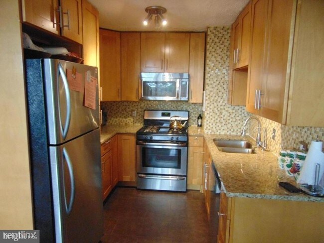 Building Photo - 506 S Van Dorn St