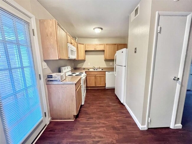 Building Photo - 100 Chalfont Dr