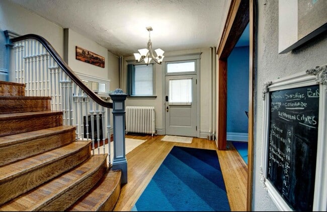 Building Photo - Beautiful two story unit with Victorian charm