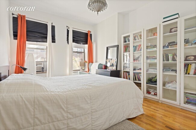 Building Photo - 132 St Marks Pl