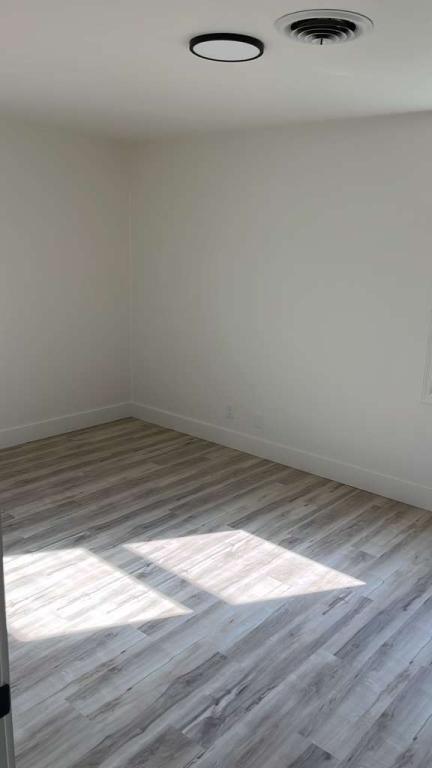 Foto del edificio - 107 N Russell St