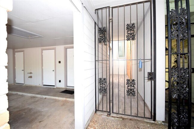 Building Photo - 7479 Brompton St
