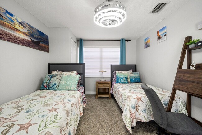 Foto del edificio - 7240 Westwind Dr