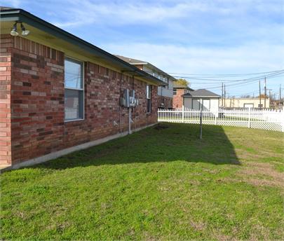 Building Photo - 203 Lydia Dr