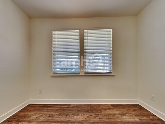 Foto del edificio - 437 Sandstone Dr